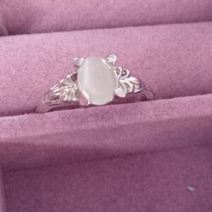 Elegant Silver Ring with Oval Stone